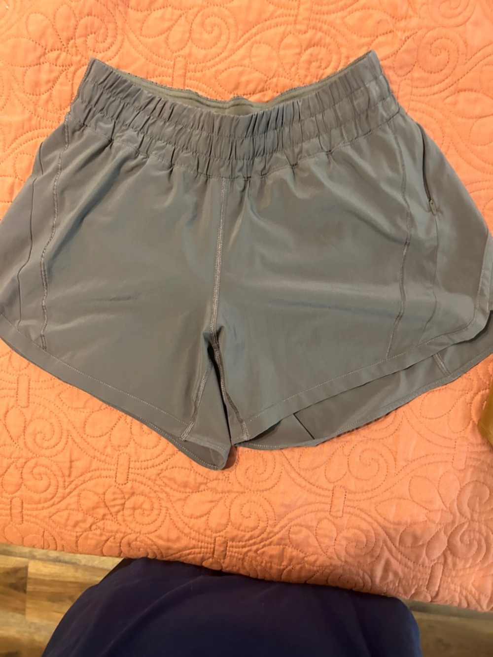 lululemon track that Midrise 5 in  Shorts - Army green. Size 8